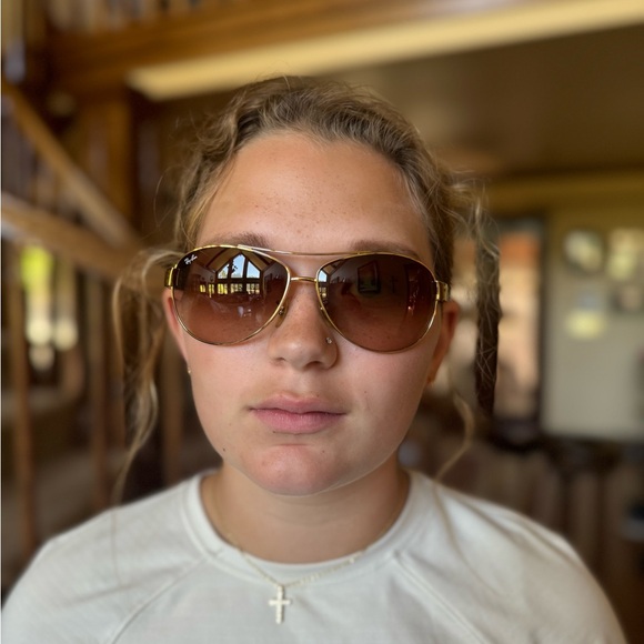 Like new Women’s Ray-Ban Aviator style sunglasses - Picture 13 of 16